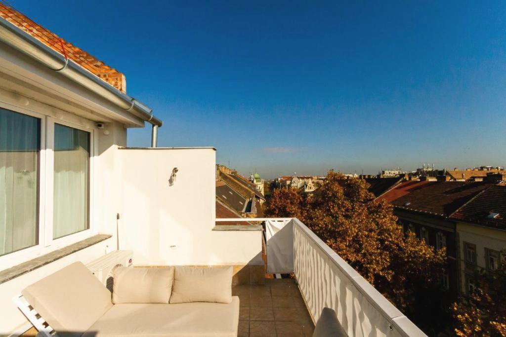 Apartamento Podmaniczky Terrace Retreat With Ac Budapest Exterior foto